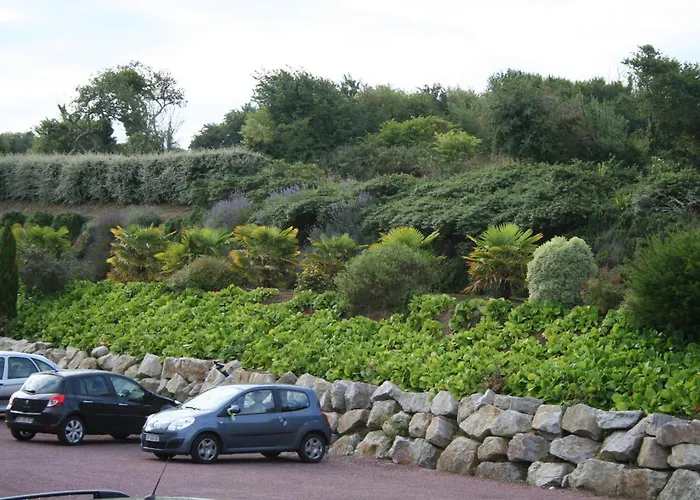 Du Logis De La Mare Du Parc Bed & Breakfast Surtainville