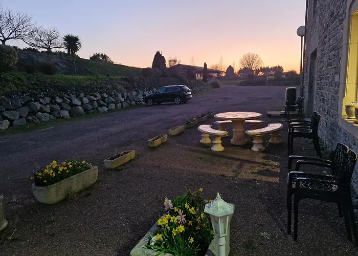 Du Logis De La Mare Du Parc