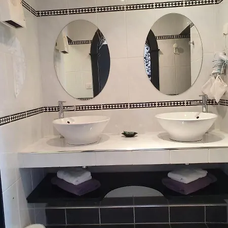 Du Logis De La Mare Du Parc Frühstückspension Surtainville