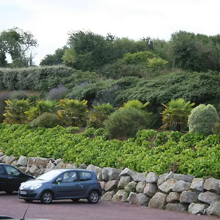 Du Logis De La Mare Du Parc Bed & Breakfast Surtainville