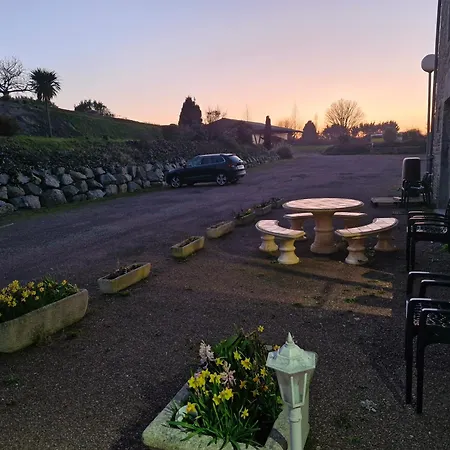 Du Logis De La Mare Du Parc